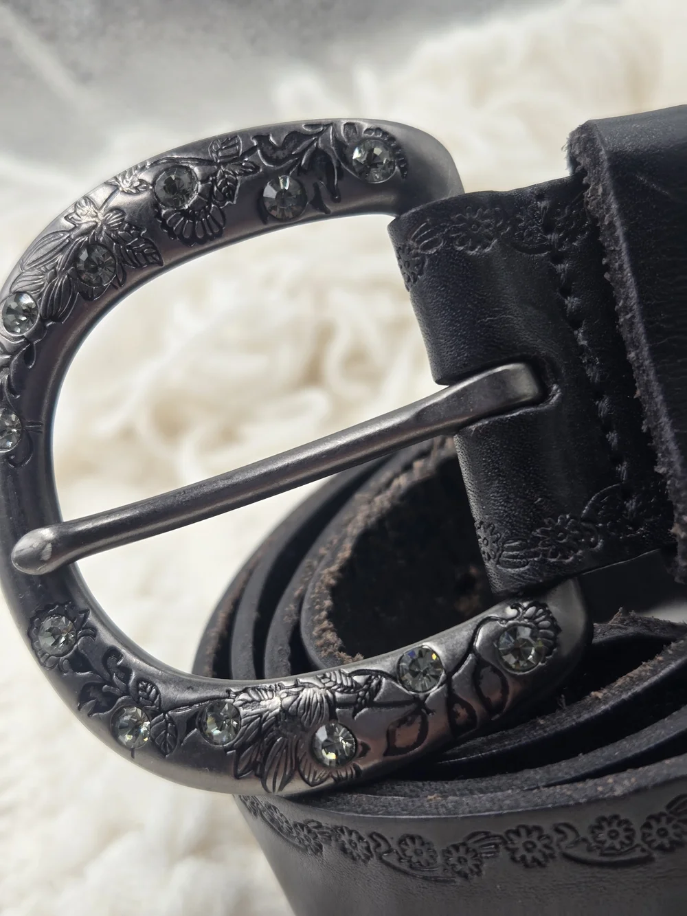 Fossil Black Leather Men's Belt with Decorative Floral Buckle